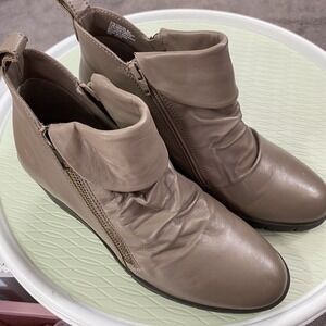 Women's Cliffs By White Mountain Penwood Taupe Leather Ankle Boot-NWOT-zip-wedge